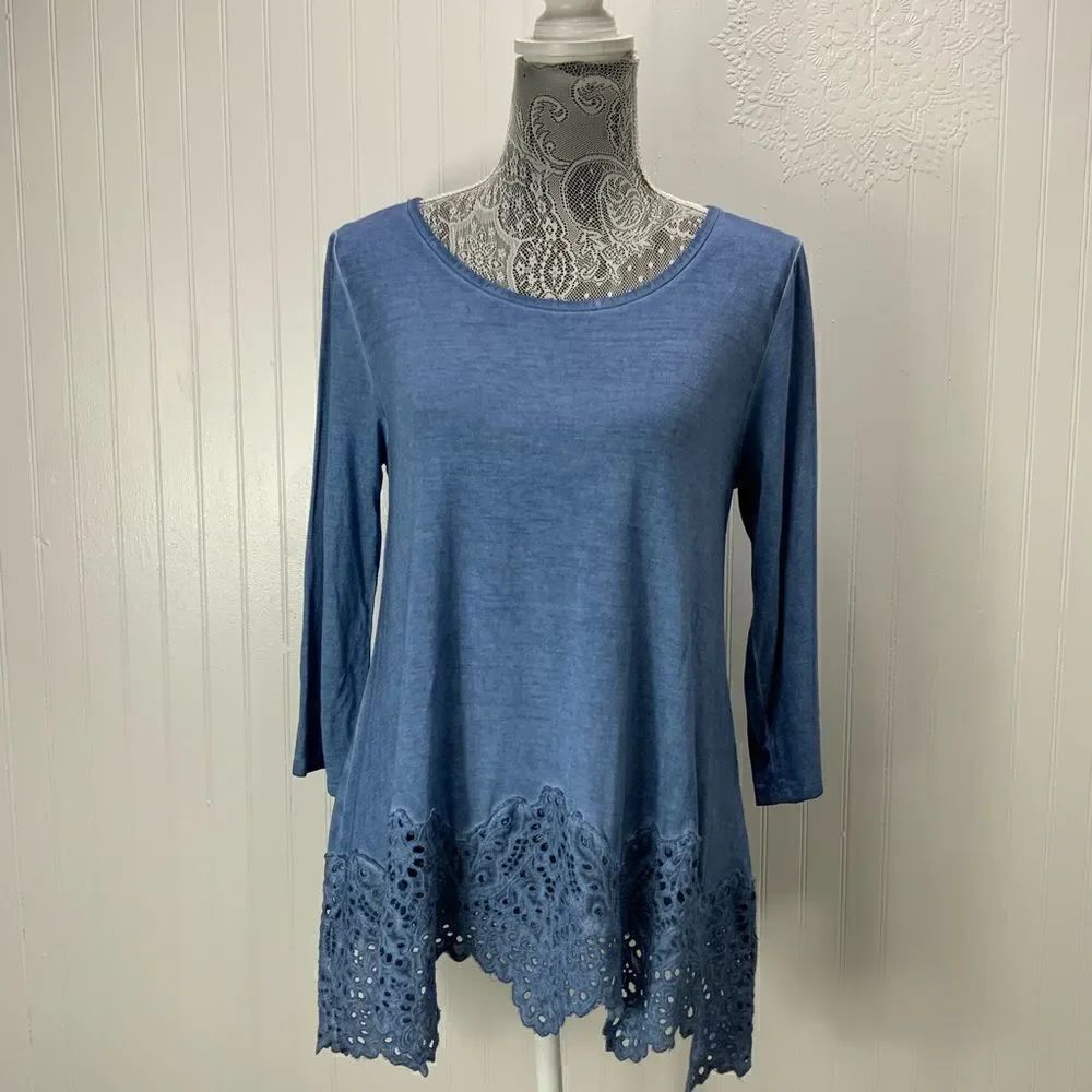 Soft Surroundings asymmetrical eyelet hem top